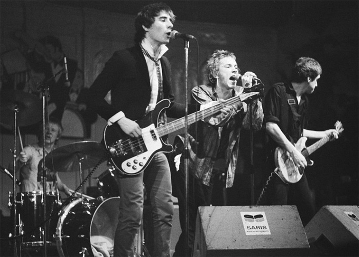 Branson took a huge risk by signing the controversial Sex Pistols image source: commons.wikimedia.org